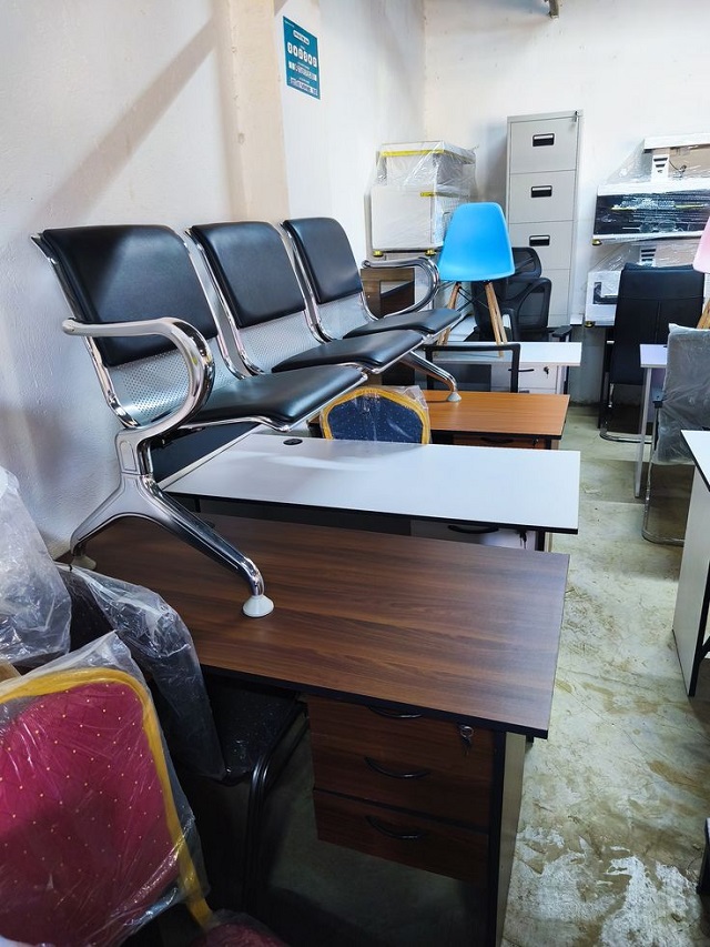 Mua bàn ghế văn phòng cũ – Xu hướng đầu tư thông minh cho doanh nghiệp 